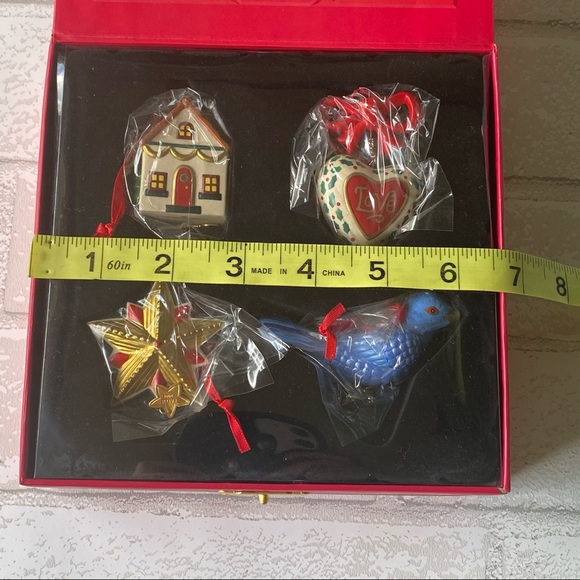 2001 Hallmark Keepsake Ornaments - Picture 10 of 10